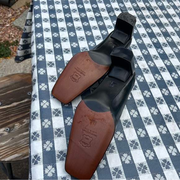 Deep navy blue Stuart Weitzman pumps - Picture 3 of 4